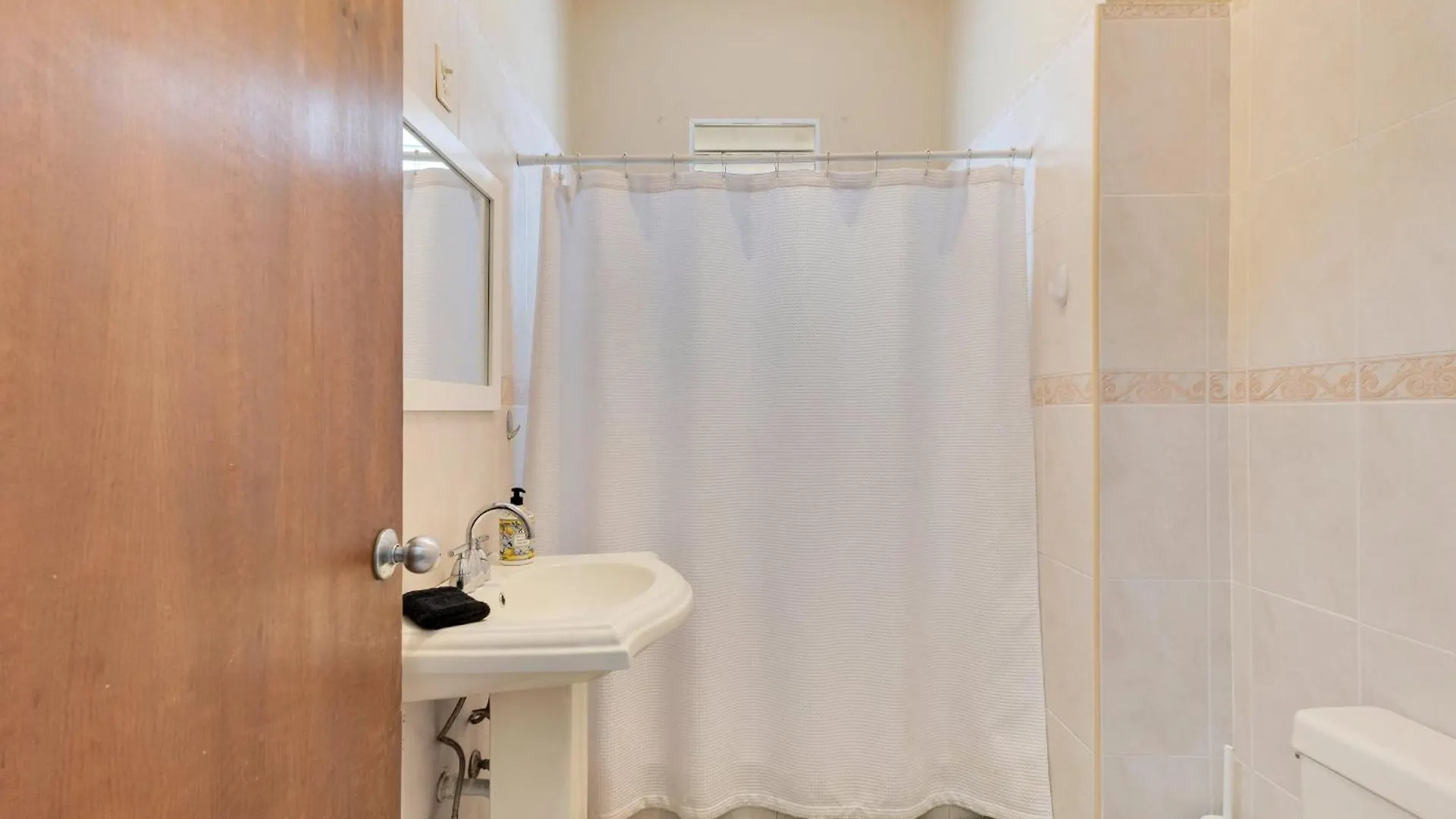 Family Hideaway Near Beach, Games, Views & More San Juan